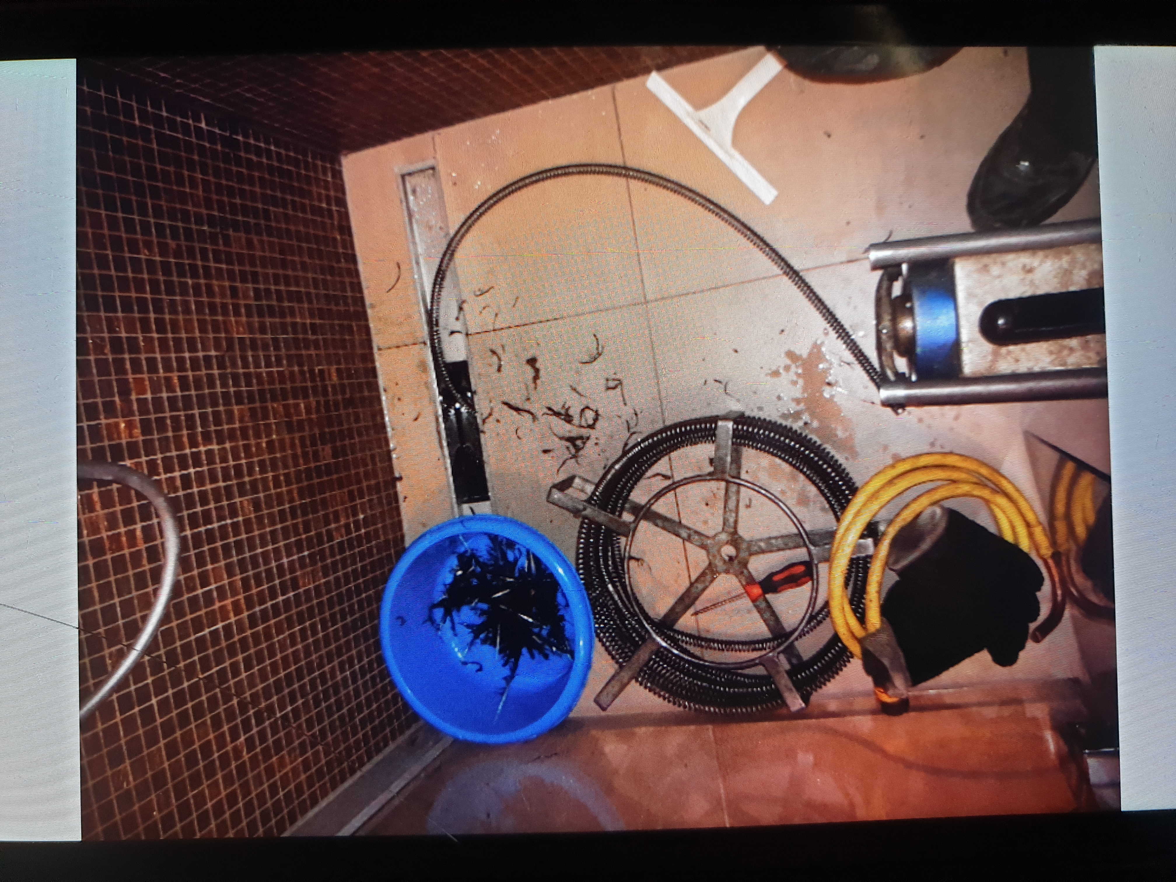 Voortuin uitgegraven voor rioolvernieuwing